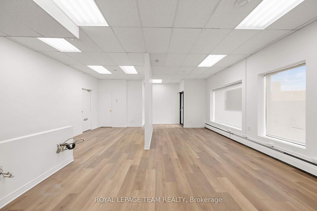 945D Richmond Road, Ottawa, ON