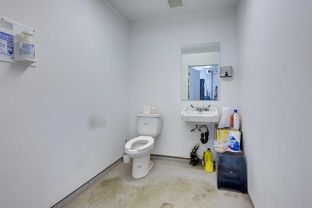 303a Larch Close, Red Deer, AB