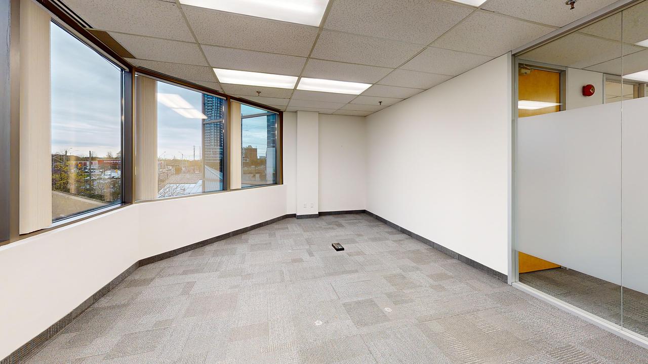 300 - 30 Eglinton Avenue West, Mississauga, ON