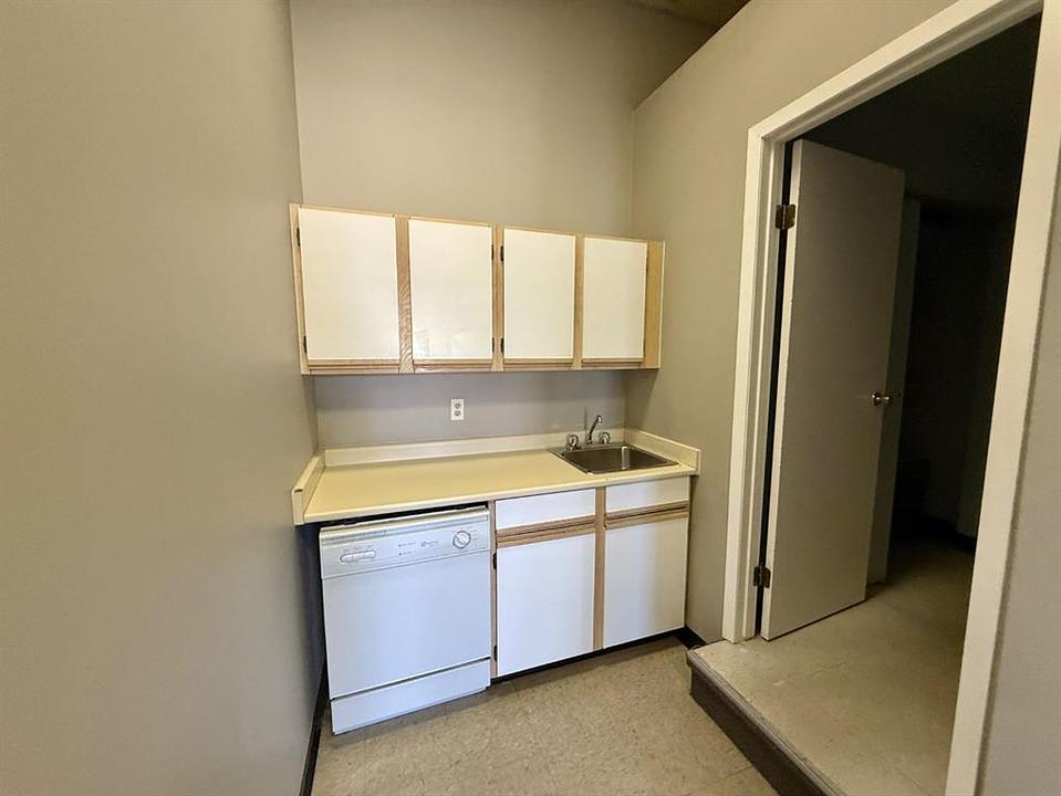 Bay 4/5 - 105 Government Road, Hinton, AB