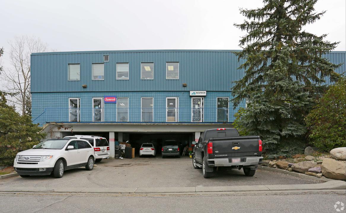 5 - 3 Skyline Crescent Northeast, Calgary, AB