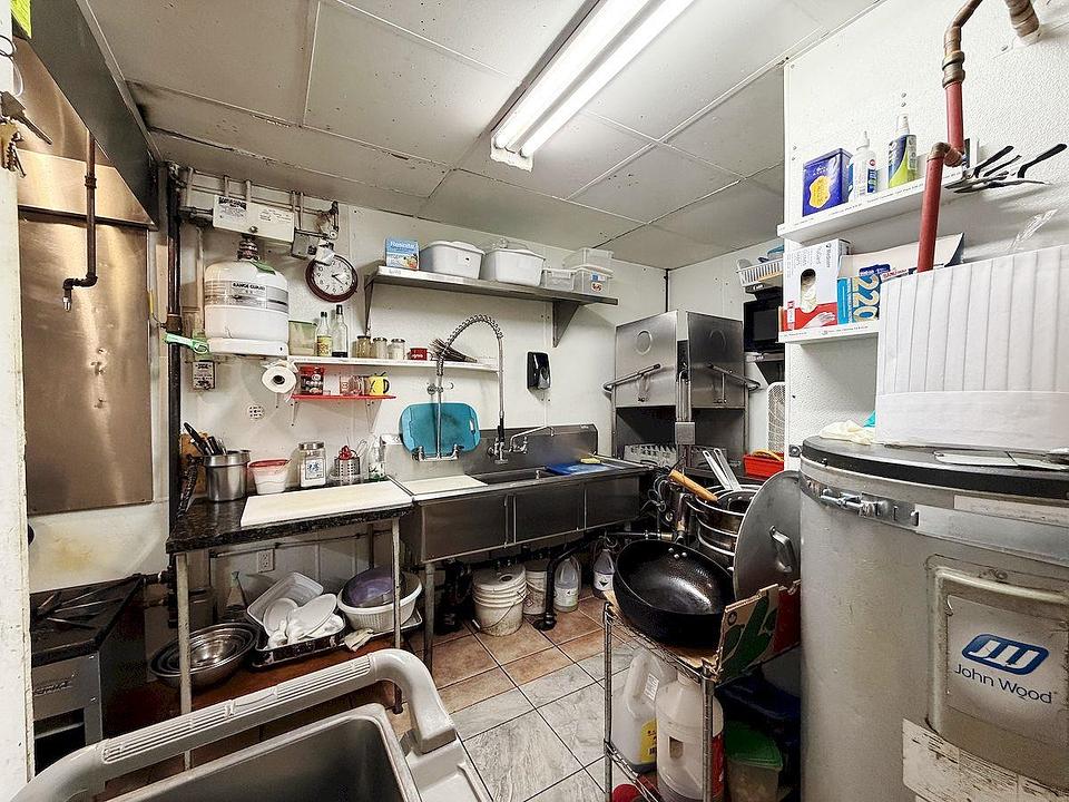2942 West Broadway, Vancouver, BC