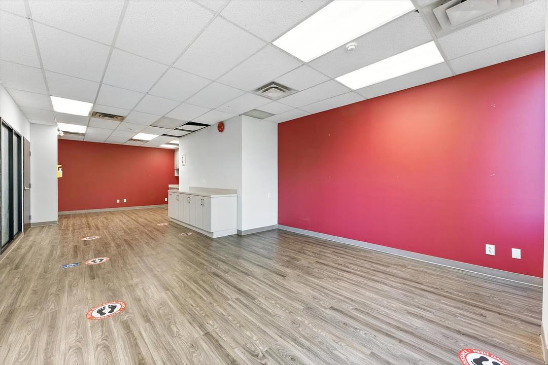 1599 Hurontario St, Mississauga, ON