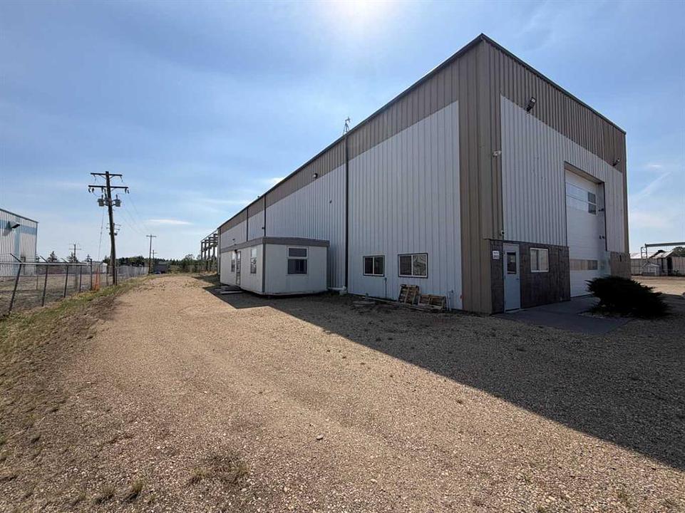 11 & 13 - Highway Avenue, Blackfalds, AB