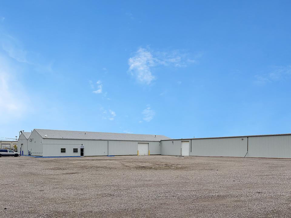 Industrial Building - 139 29 Street East, Saskatoon, SK