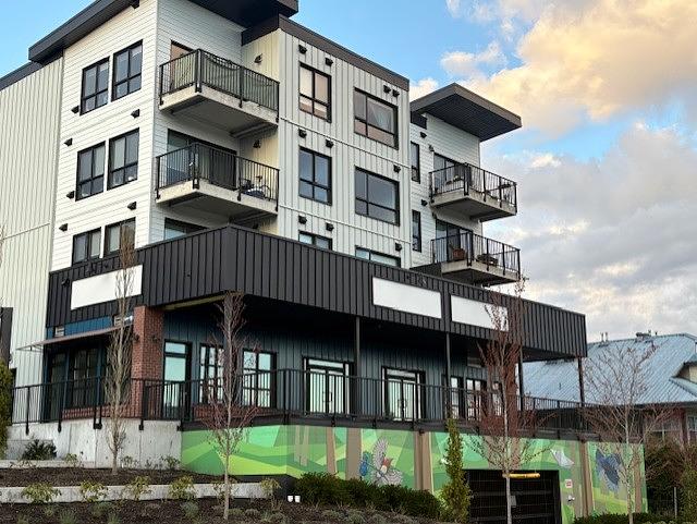 Building - 1000 Venture Way, Gibsons, BC