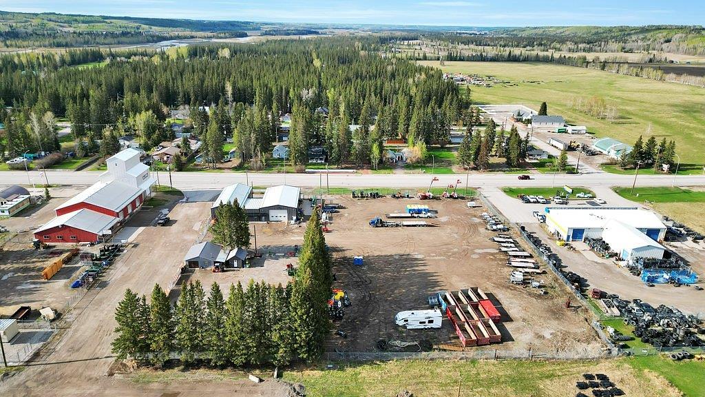 1101 Main Avenue East, Sundre, AB