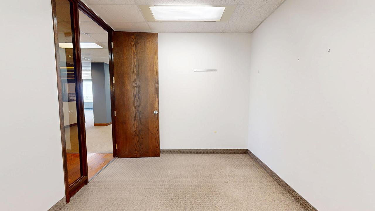 700 - 2630 Skymark Avenue, Mississauga, ON