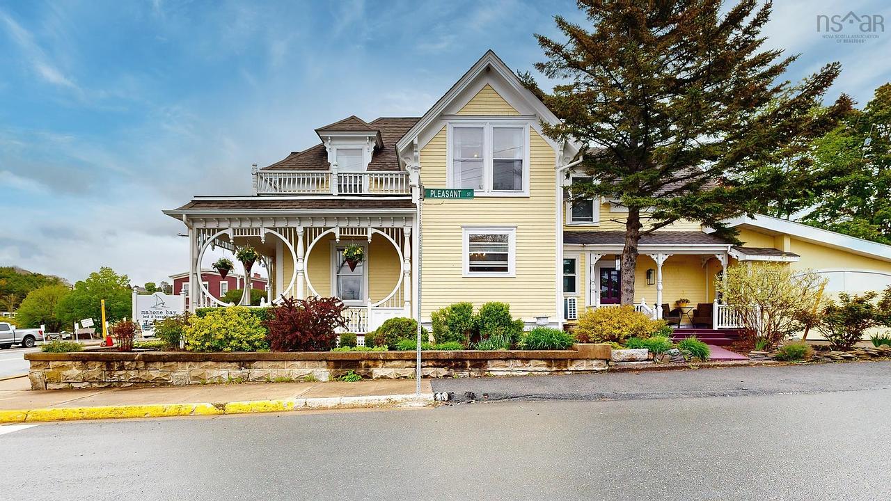558 Main Street, Mahone Bay, NS