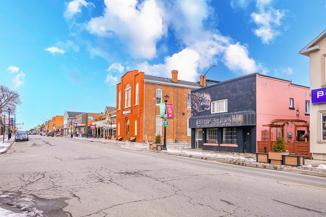 277 Queen Street South, Mississauga, ON