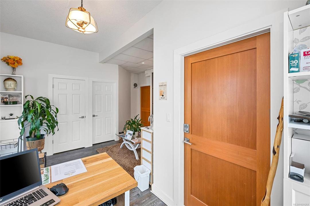 #111 - 689 Hoffman Avenue, Victoria, BC