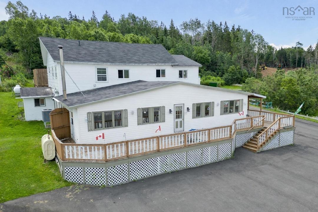 785 Nova Scotia 105, Boularderie, NS