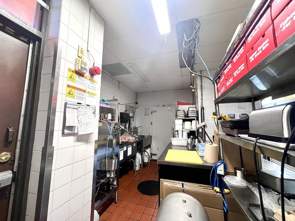 8631 Granville Street, Vancouver, BC