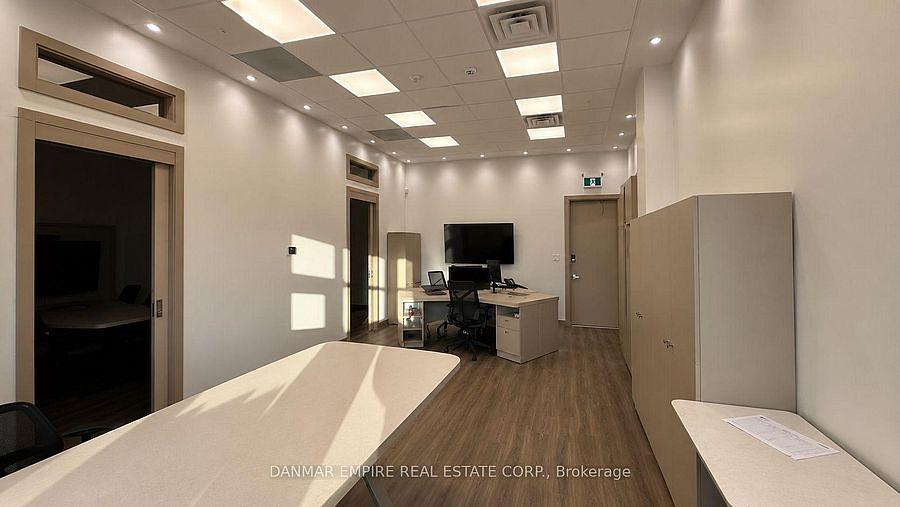 8 - 2165 Buckingham Rd, Oakville, ON