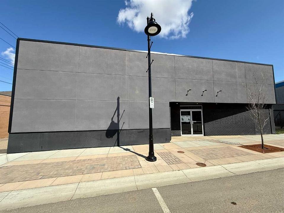 5004 51 Avenue, Ponoka, AB