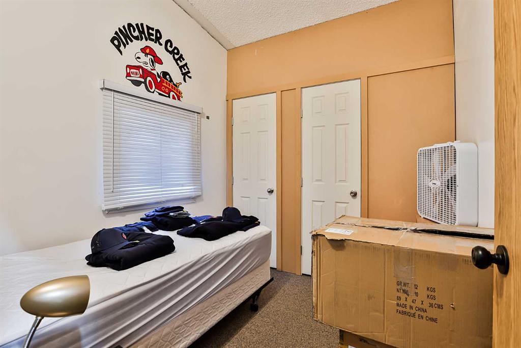 655 Charlotte Street, Pincher Creek, AB