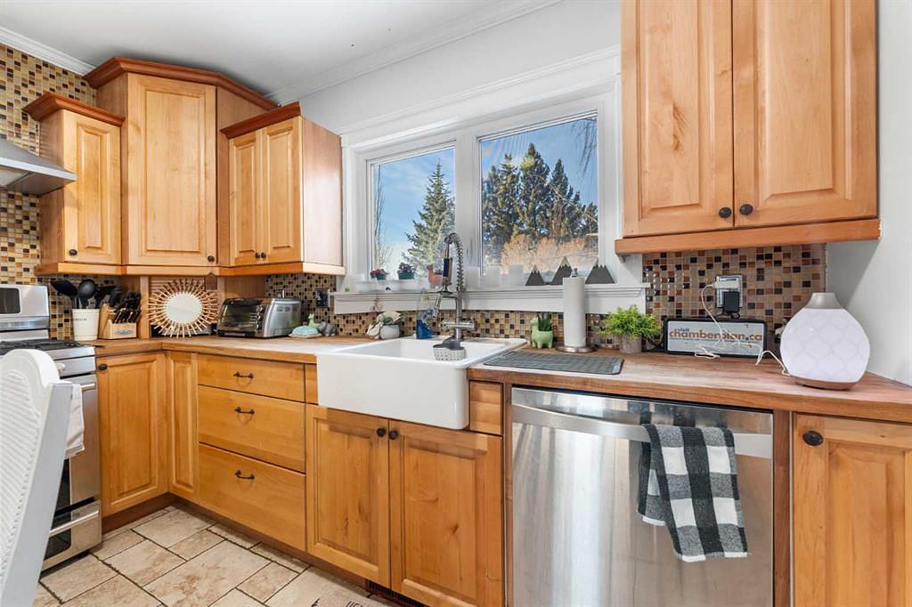 313 Ross Avenue, Cochrane, AB