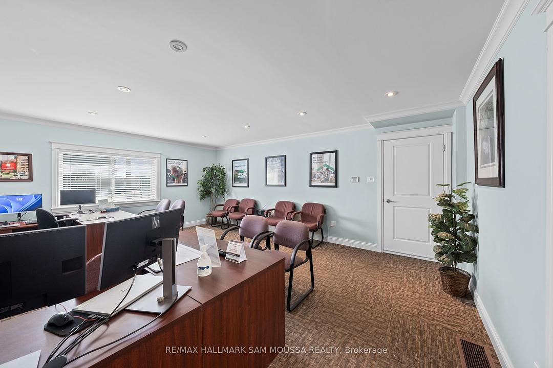 1969 Bank Street, Ottawa, ON