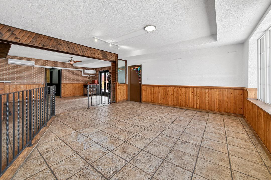 277 Queen Street South, Mississauga, ON