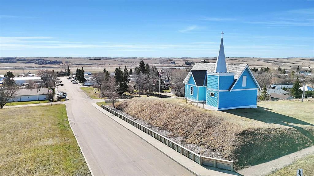 48 Main Street East, Big Valley, AB