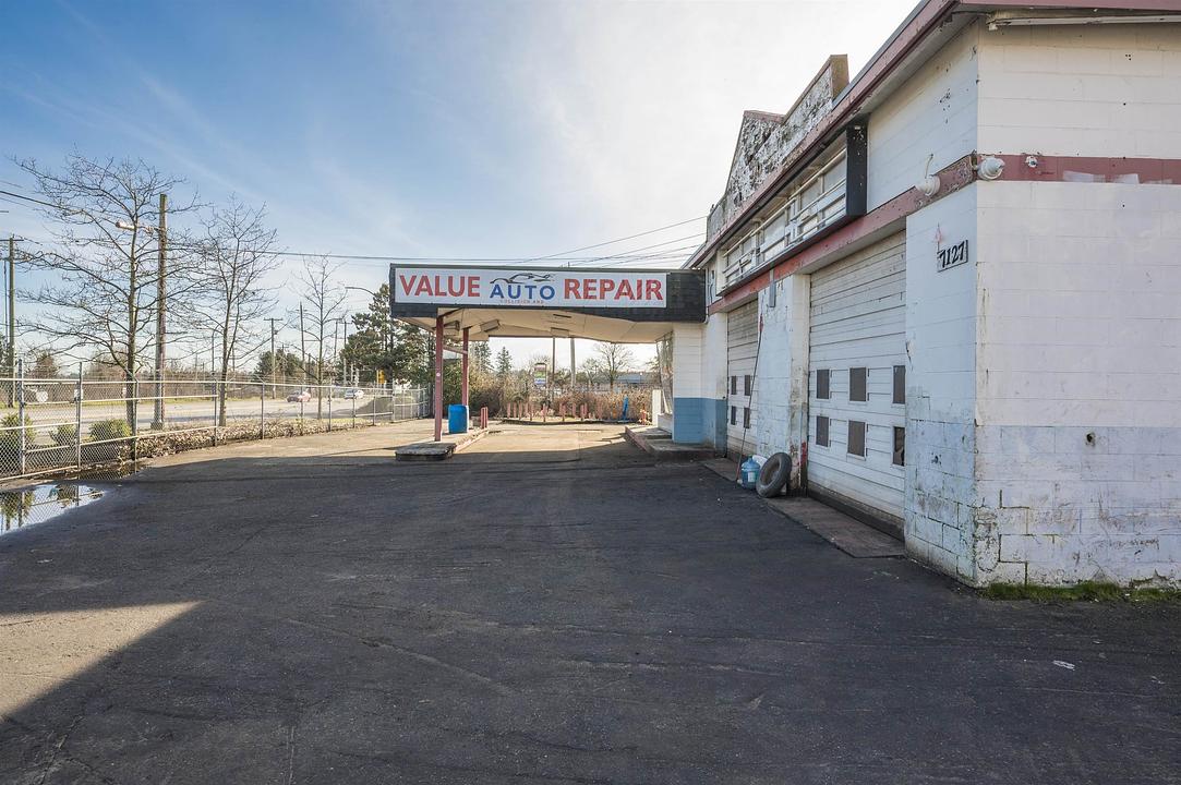 7127 King George Boulevard, Surrey, BC