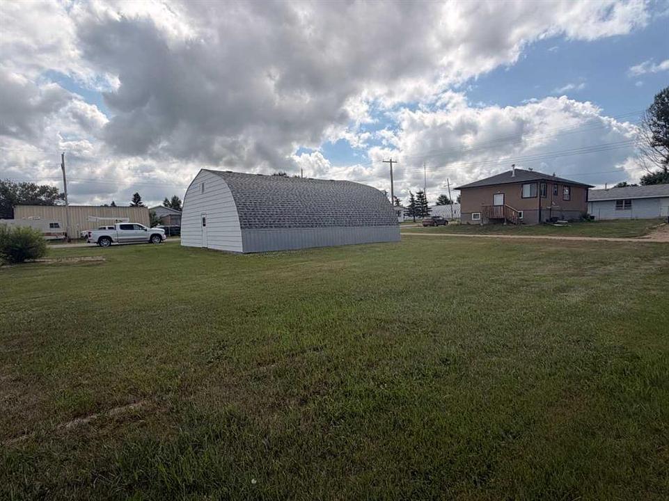 102 - Main Street, Munson, AB