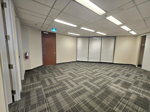 33 City Centre Drive, Mississauga, ON