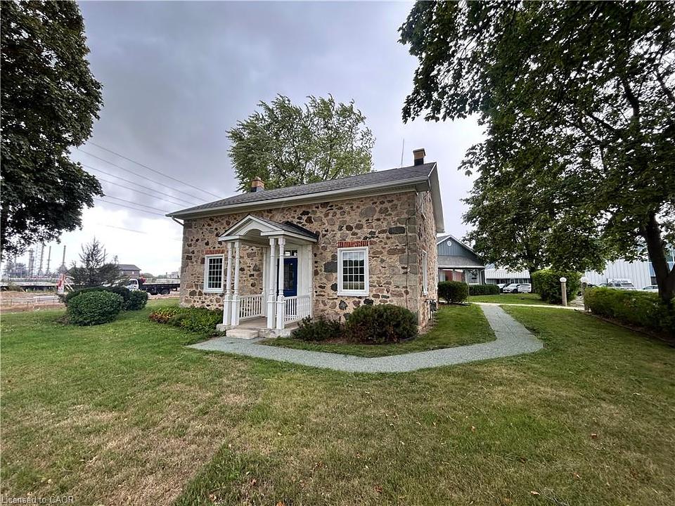 1A - 250 Woolwich St S, Breslau, ON