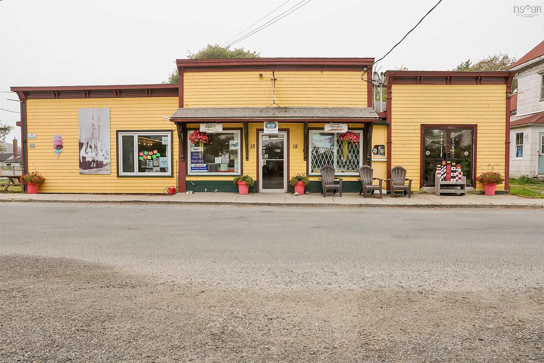 15 North Street, Lockeport, NS