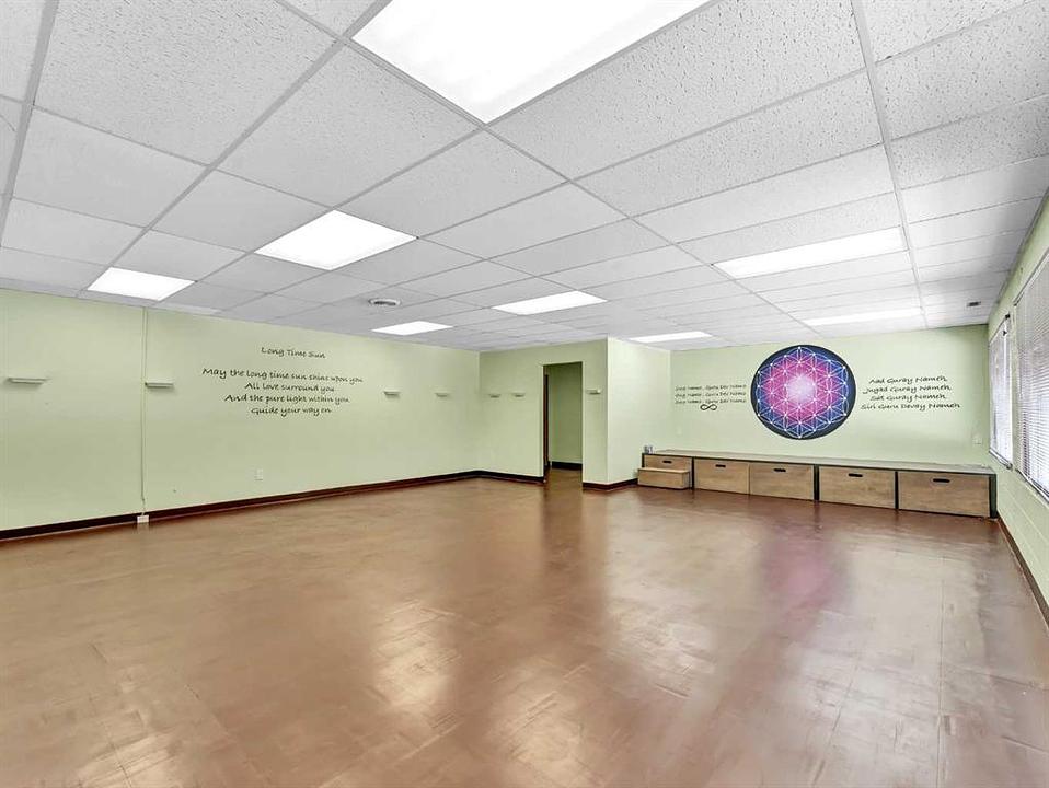 202A - 140 Maple Avenue Southeast, Medicine Hat, AB