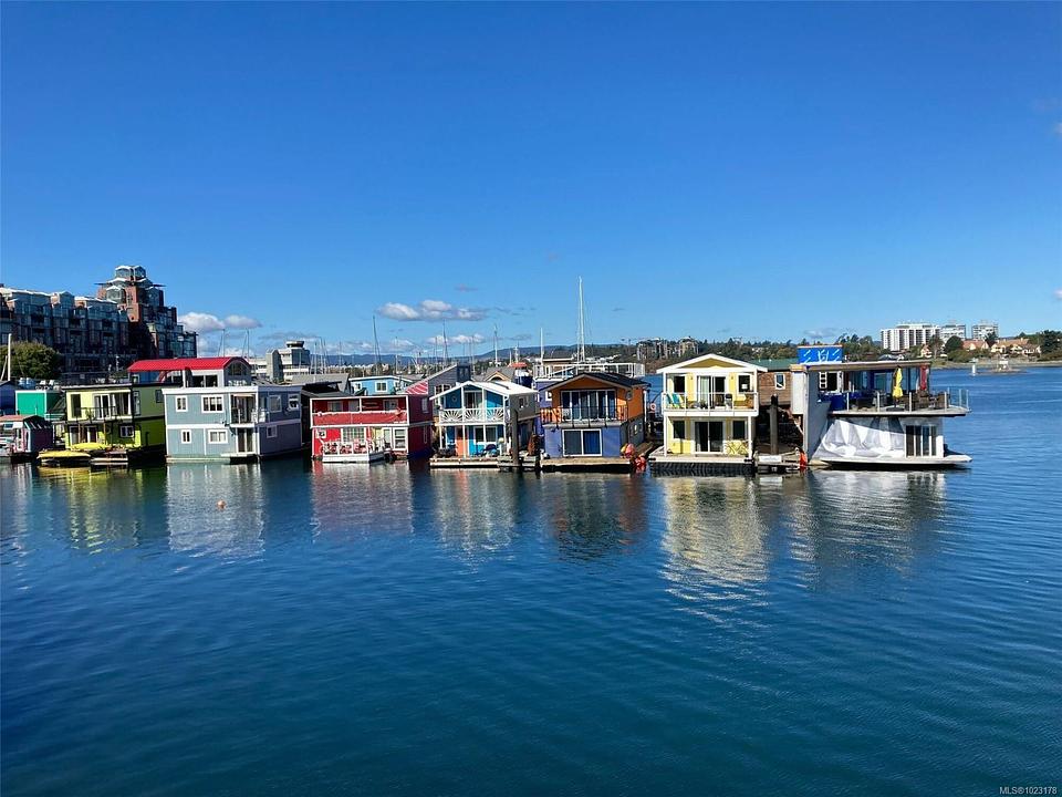 #102 - 19 Dallas Road, Victoria, BC