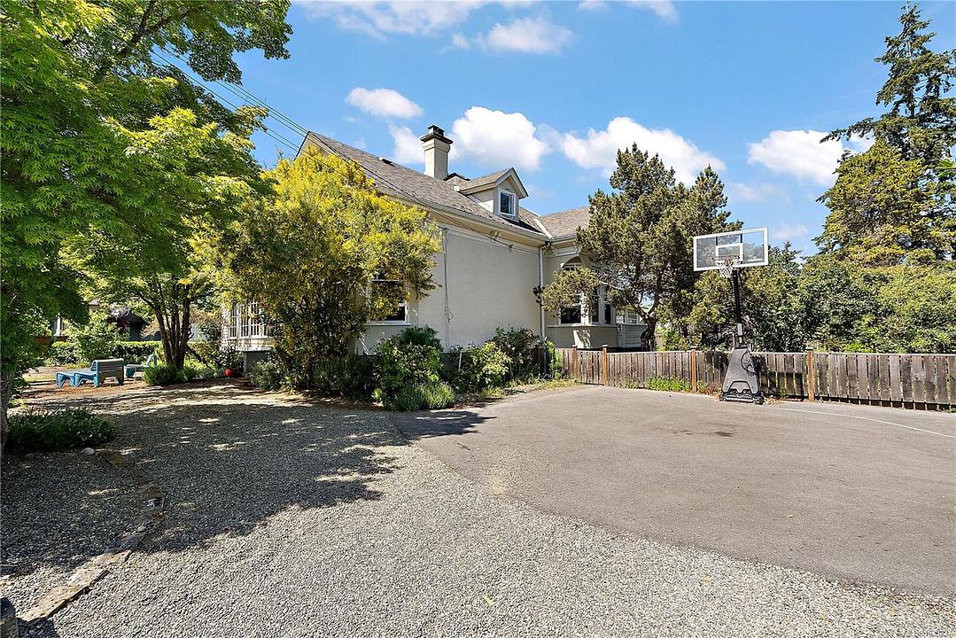 1736 Haultain Street, Victoria, BC