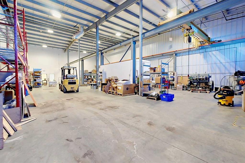 3 - 8 Gateway Boulevard, Alhambra, AB