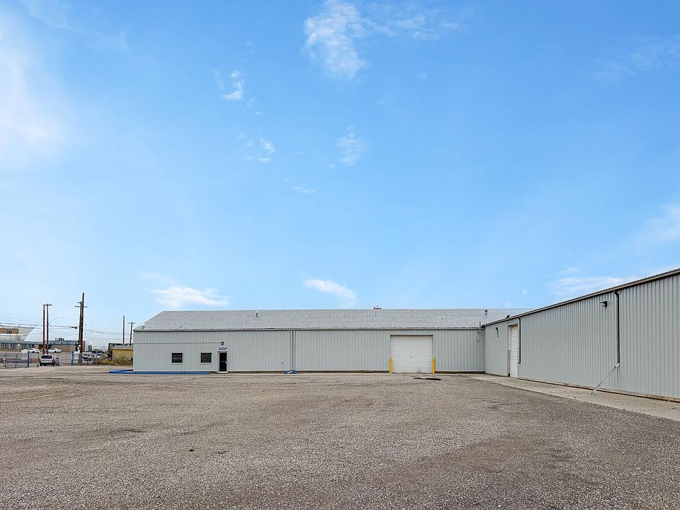 Industrial Building - 139 29 Street East, Saskatoon, SK