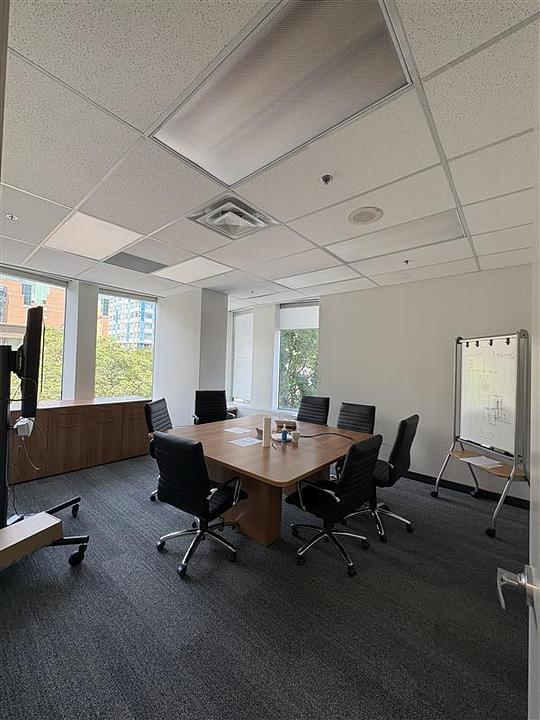 300 - 605-123 Edward Street, Toronto, ON