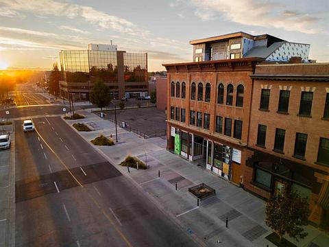 411 3 Avenue South, Lethbridge, AB