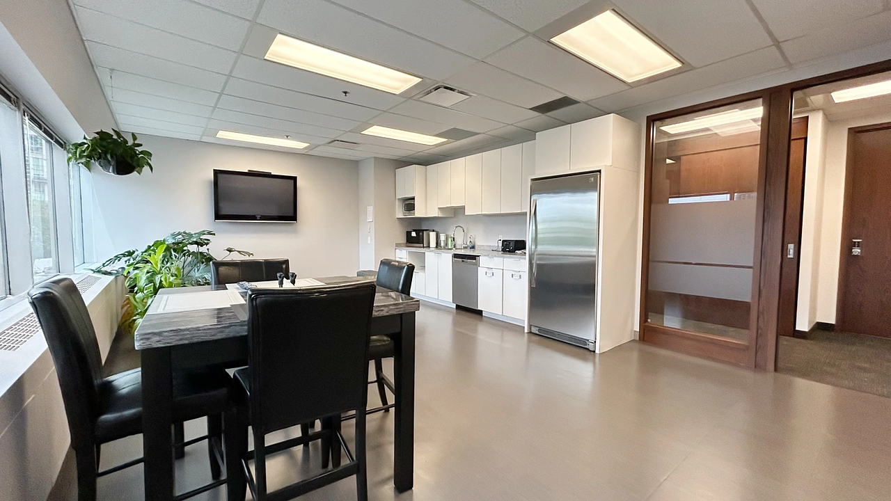 201 - 201 City Centre Drive, Mississauga, ON