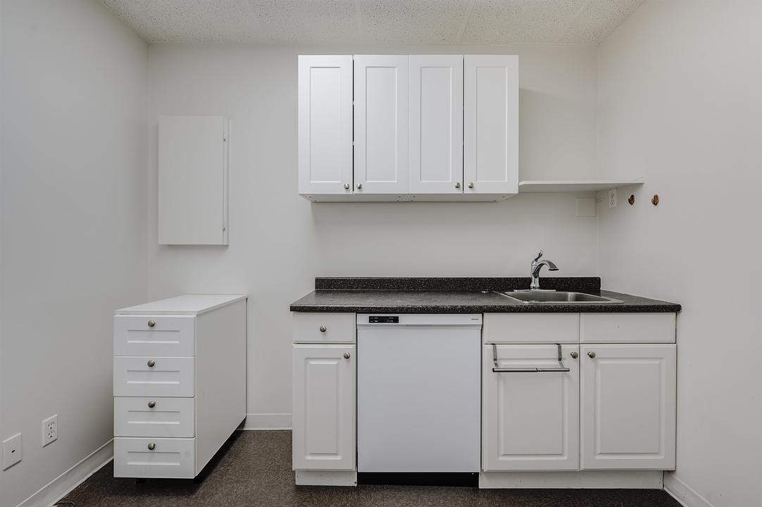300 - 10524 King George Boulevard, Surrey, BC