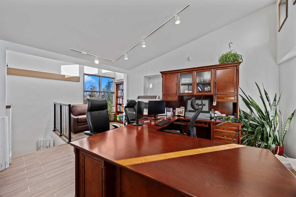 1742 10 Avenue Southwest, Calgary, AB