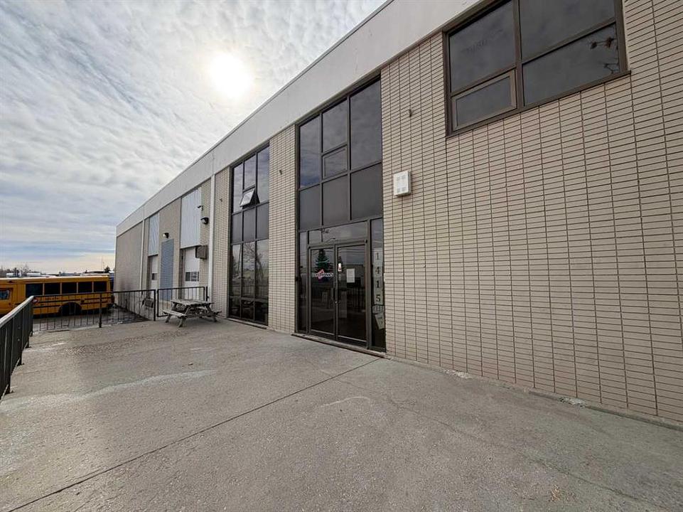 3 - 1415 28 Street Northeast, Calgary, AB