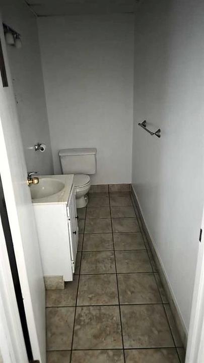B - 5406 43 Street, Red Deer, AB