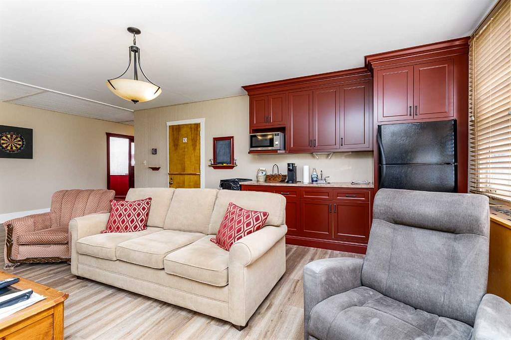 2460 36 Avenue, Springbrook, AB