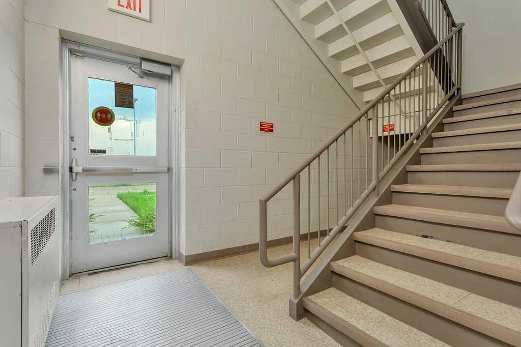 33 Schenk Industrial Road, Sylvan Lake, AB