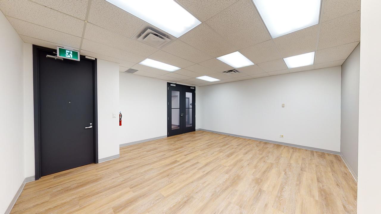 800 - 30 Eglinton Avenue West, Mississauga, ON