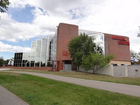4411 16 Ave NW, Calgary, AB