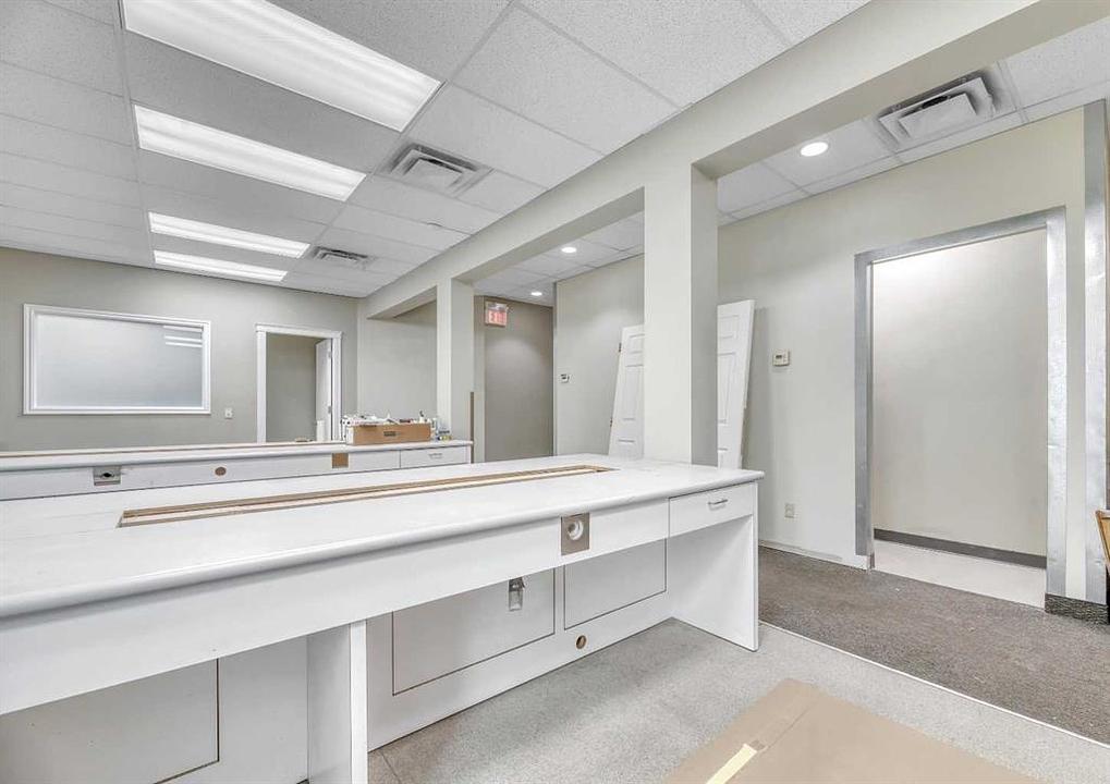 902 9 Avenue Southwest, Calgary, AB