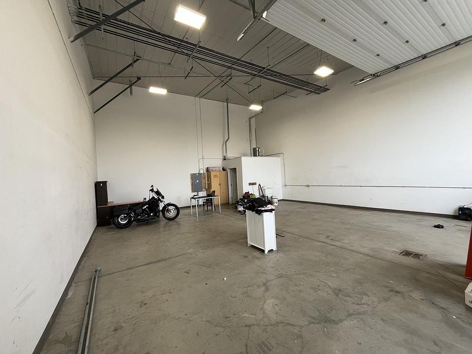 Bay 7 & 13 - 520 Solomon Dr, Regina, SK