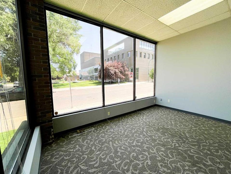101 - 132 4 Avenue Southeast, Medicine Hat, AB