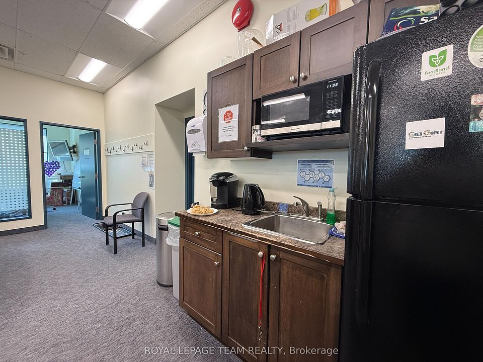 900 Morrison Drive, Ottawa, ON