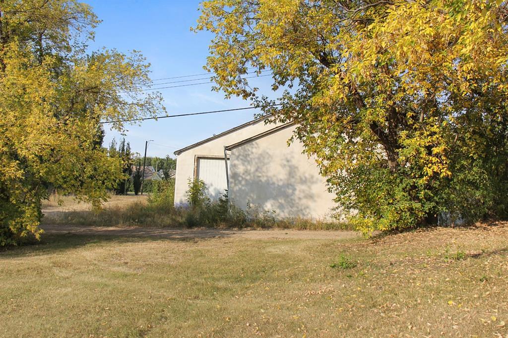 5019 52 Avenue, Viking, AB